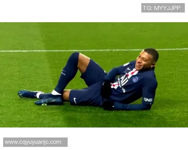 足球明星温馨瞬间抱女粉丝展现亲和力引发热议与感动